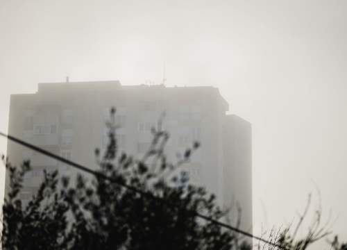 Kolnici su sliski i mokri, a ima i magle