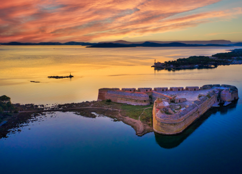 Umjetnost za solidarnost: Na Poljani aukcijska izložba članova Foto kluba Šibenik za 'Kamenčiće'