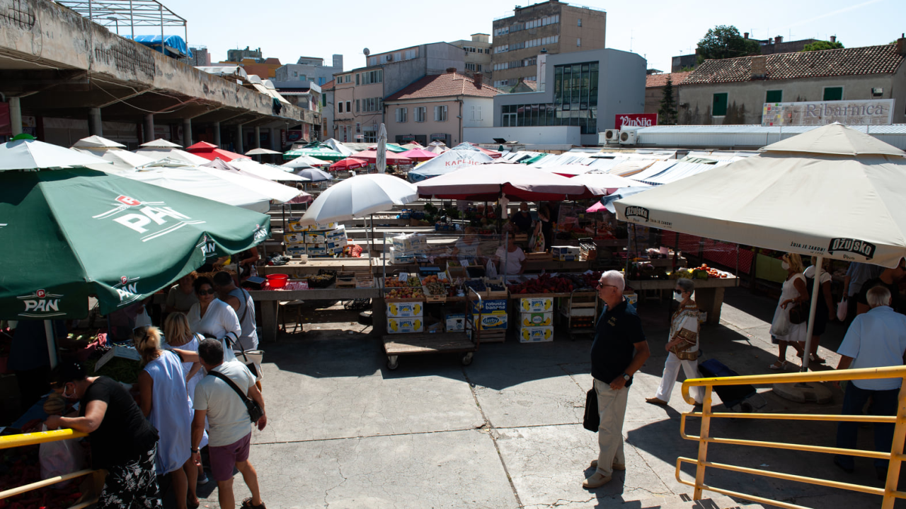 Hrana u veljači u prosjeku pojeftinila