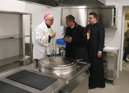 Fotografija 2 - FOTO: Otvorena i blagoslovljena obnovljena Caritasova pučka kuhinja u Šibeniku