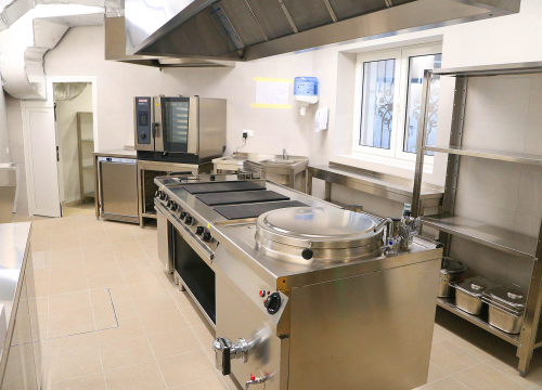 Fotografija 7 - FOTO: Otvorena i blagoslovljena obnovljena Caritasova pučka kuhinja u Šibeniku