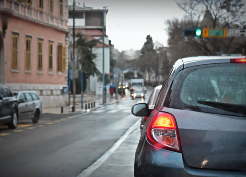 Od danas ne morate paliti svjetla na automobilu po danu, ali ipak pripazite