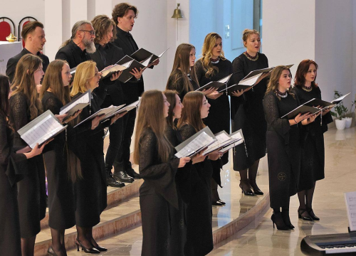 Etno skupina Čuvarice u Kninu: Duhovna priprema za Uskrs kroz glazbu i molitvu