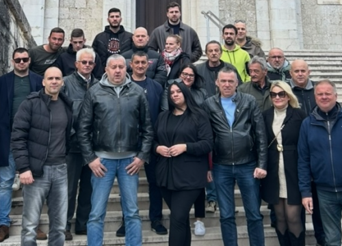 Stipe Mlinarić Ćipe obišao i podržao lokalni ogranak DP-a, stranci se u Drnišu priključilo deseci mladih