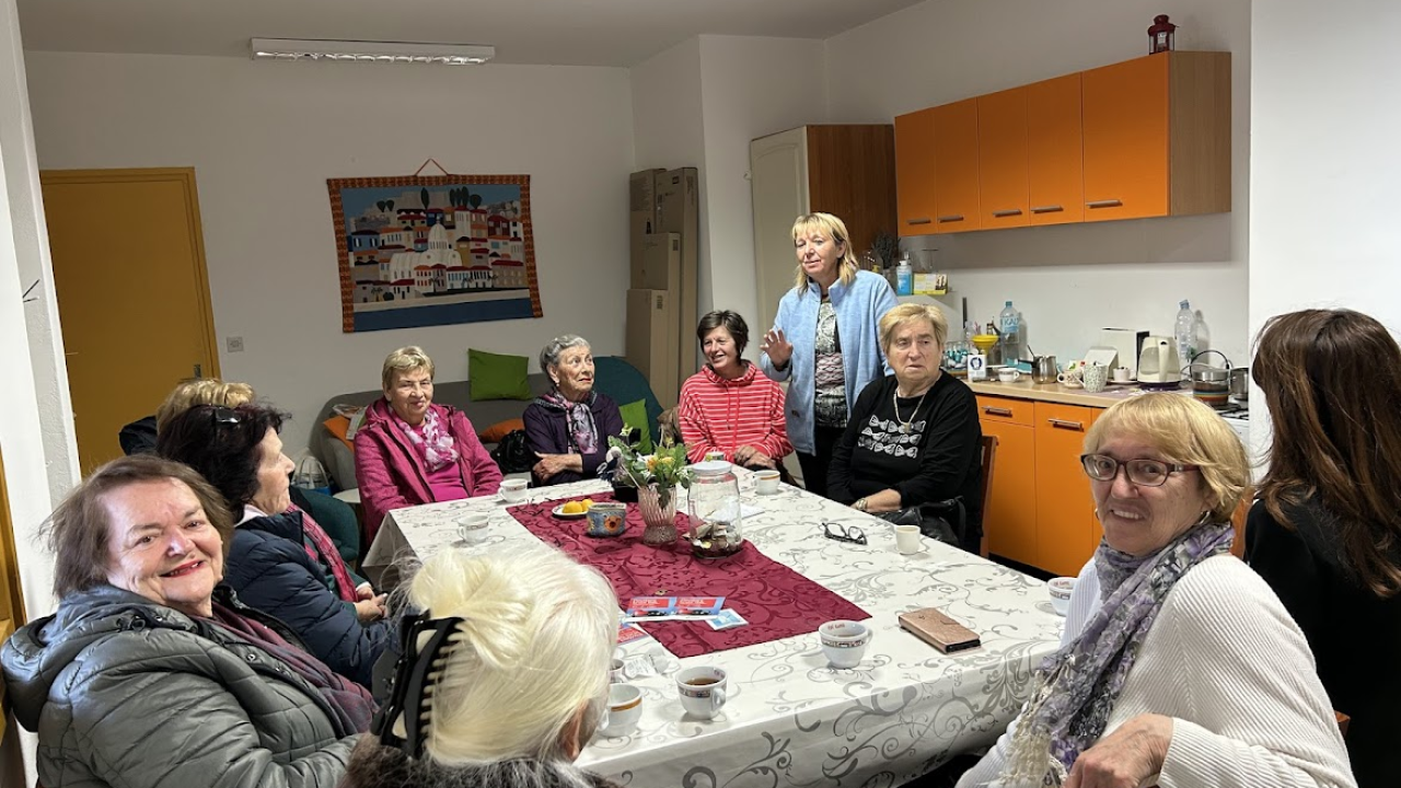 Započele radionice pletenja u sklopu projekta 'Knjiga u ruci, sjećanje u srcu: Pobijedimo demenciju'