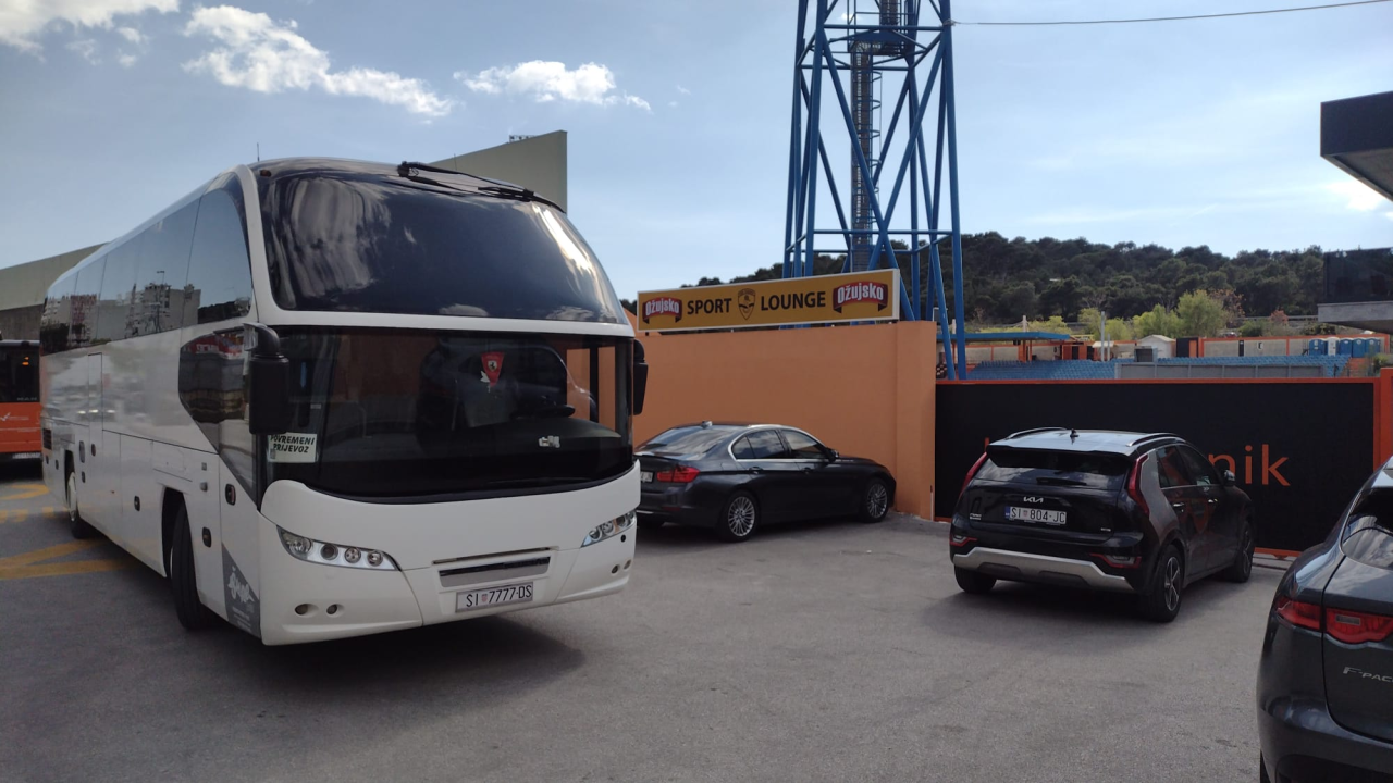 Nogometaši Šibenika krenuli prema Koprivnici s tri sata kašnjenja: Uprava ipak ispunila preostale obaveze
