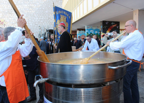 Glazba, domaće delicije i zajedništvo: Ne propustite tradicionalni Uskršnji doručak u Šibeniku