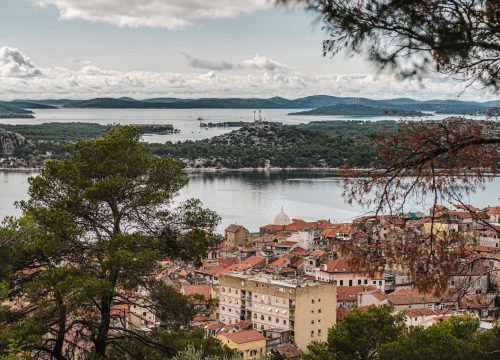 Promjenjivo uz sunce, grmljavinu i pljuskove