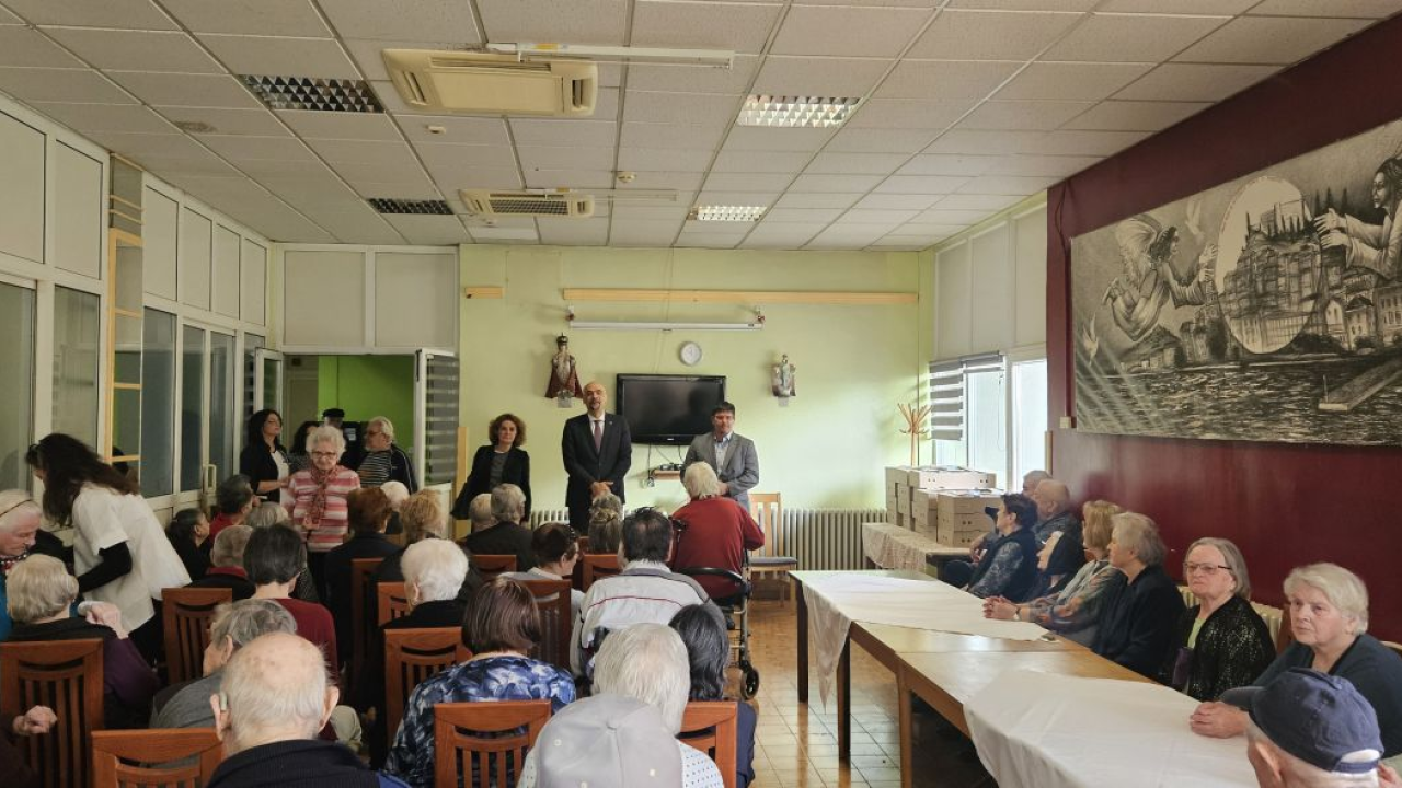 Jelić i Ukić Kotarac korisnicima Cvjetnog doma podijelili pogače