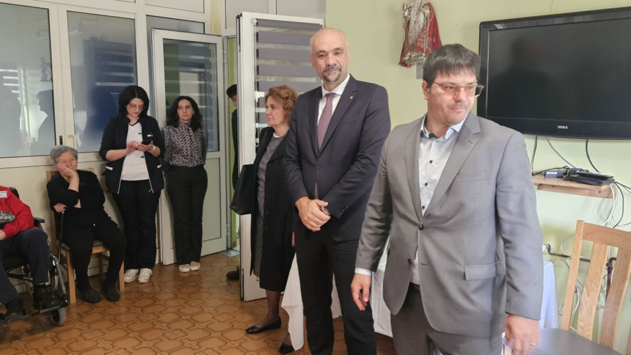 Jelić i Ukić Kotarac korisnicima Cvjetnog doma podijelili pogače