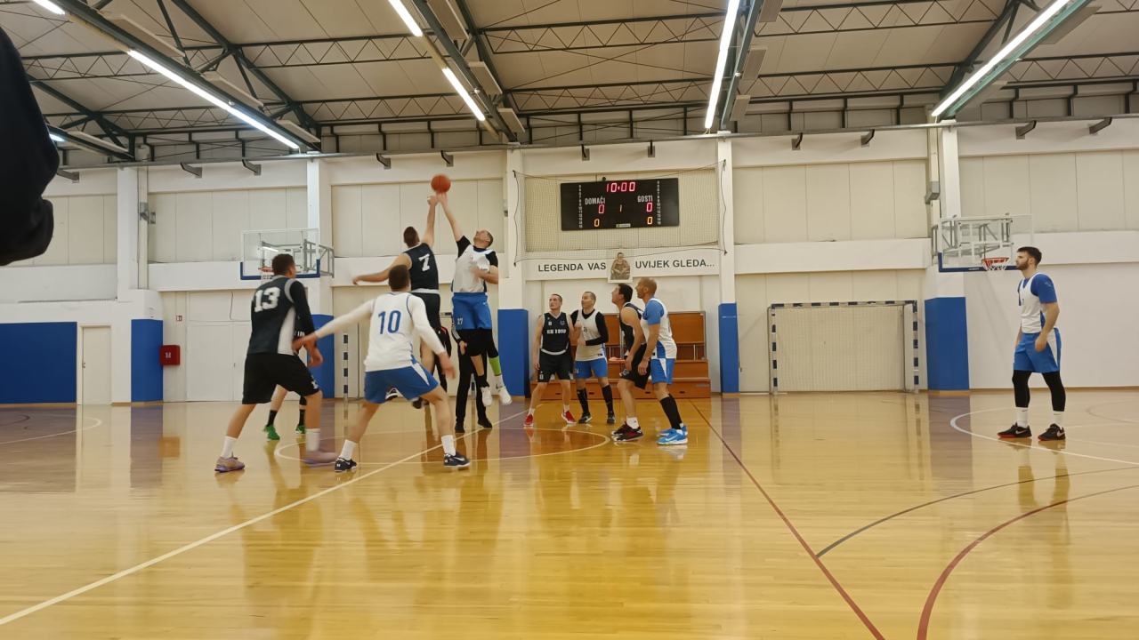 Šibenski košarkaški rekreativci započeli doigravanje: Karika i Zeko i potočić do prvih pobjeda