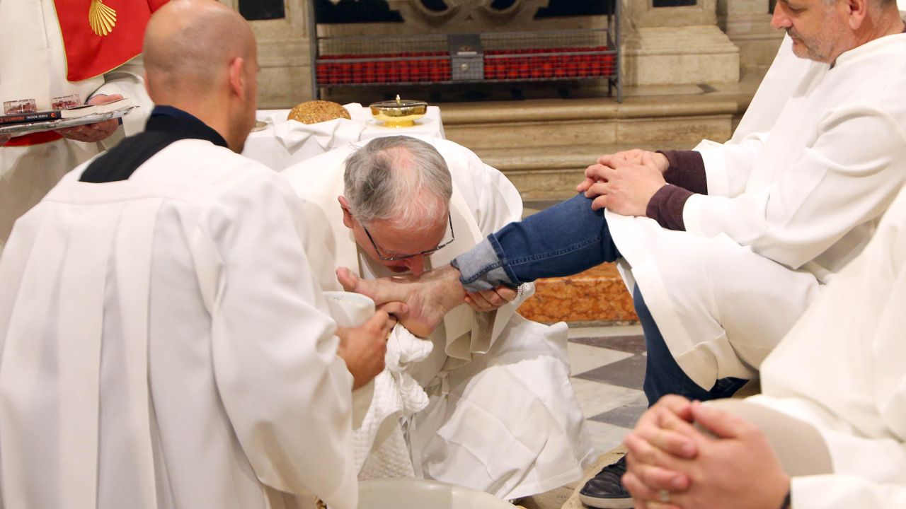 U katedrali održan obred pranja nogu dvanestorici vjernika