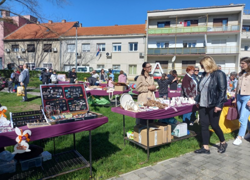 Fotografija 2 - Uskrsni sajam u Kninu okupio brojne posjetitelje