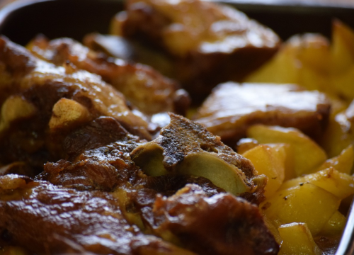 Uz nezaobilaznu šunku, na današnjem meniju je i pečeno meso. Evo par recepata uz koje će ispasti savršeno