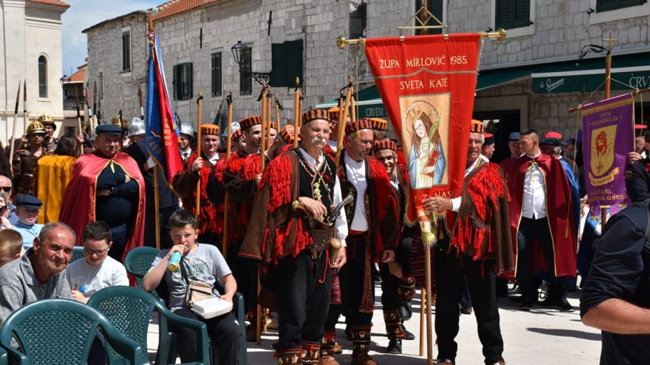 Mirlovićke žudije uprizorile uskrsne običaje na festivalu u Opuzenu