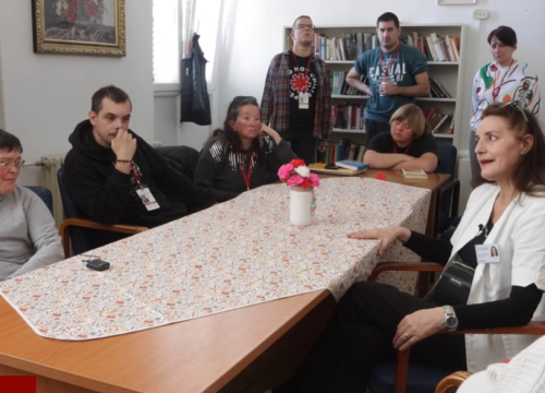 Cvjetni dom kroz objektiv 'TV Kamenčića': Pogledajte reportažu iz šibenskog doma za starije