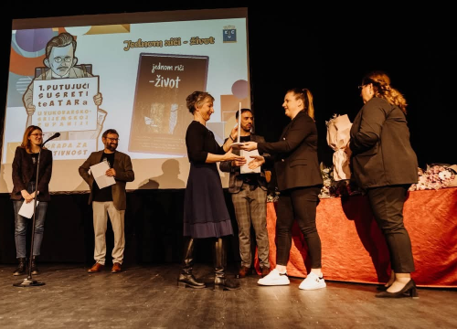 Fotografija 2 - Ana Vodopija teta je u vrtiću i kreatorica murterske kazališne čarolije