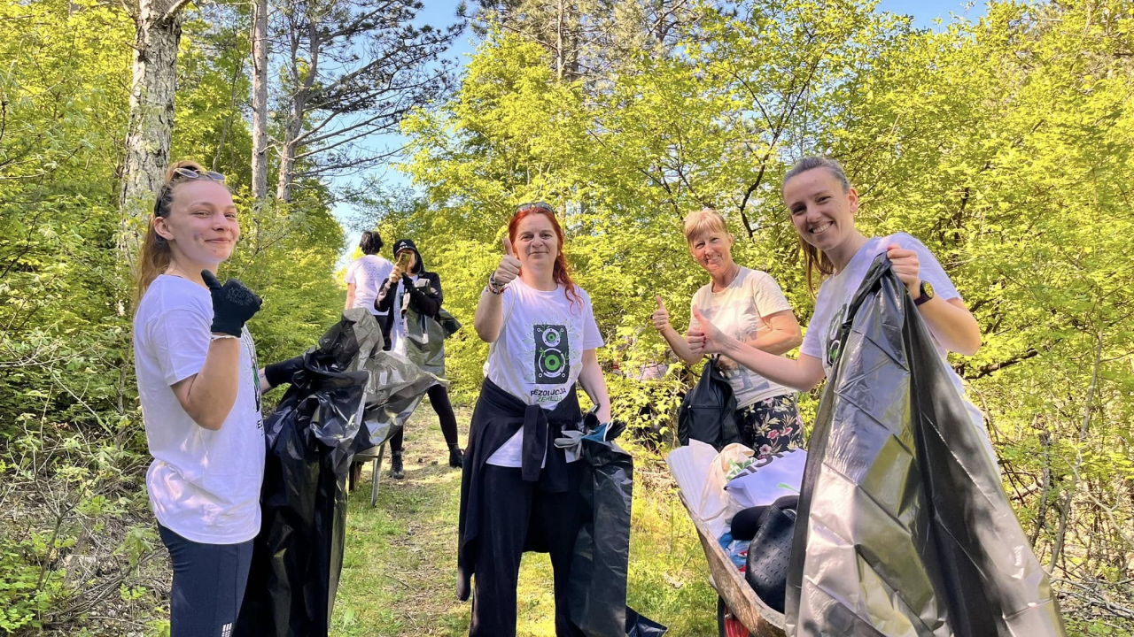 Volonteri i mještani u Vrpolju očistili ilegalno odlagalište otpada