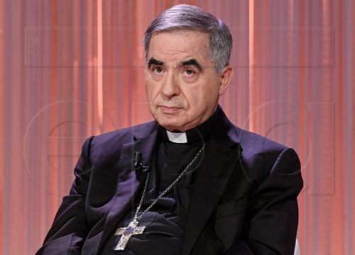 Osuđeni talijanski kardinal povukao se iz konklave