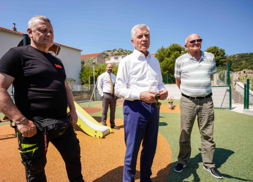 Prije 12 godina tinejdžeri zaželjeli dječje igralište u Jurasima. Danas je otvoreno