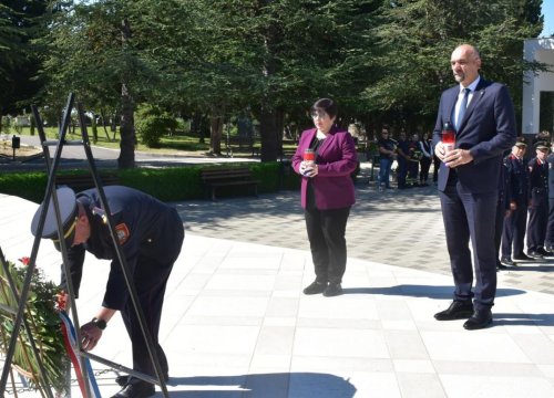 Fotografija 4 - Polaganjem vijenaca obilježen Međunarodni dan vatrogasaca i blagdan sv. Florijana