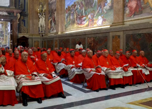 Počinje izbor novog pape, 133 kardinala ušlo u Sikstinsku kapelu, prvi dim se očekuje oko 19 sati