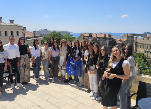 Primjer uspješne međužupanijske suradnje: Interkulturalni dijalog i timski rad povezali učenike iz Šibenika i Splita