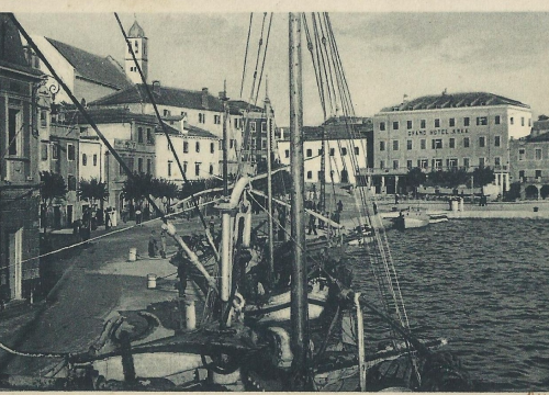 Šibenski leksikon: 'Aj ća! Bar je akošta brod pri nego je pa u afan'