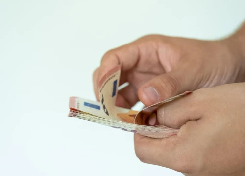Posude novac, ali rijetko kada vrate: Ova dva horoskopska znaka često zaborave dug