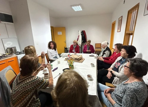 U Šibeniku održana likovna radionica 'Knjiga u ruci, sjećanje u srcu: Pobijedimo demenciju'