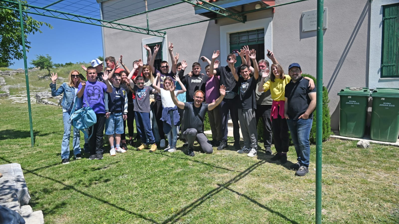 Edukativni izlet učenika centra Šubićevac: Bribirska glavica postala učionica pod otvorenim nebom