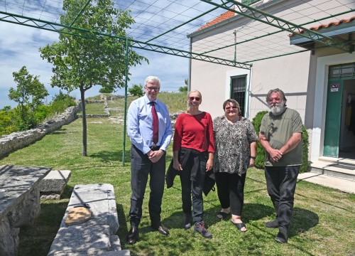 Australski veleposlanik posjetio Bribirsku glavicu: Istaknuo važnost međunarodne suradnje