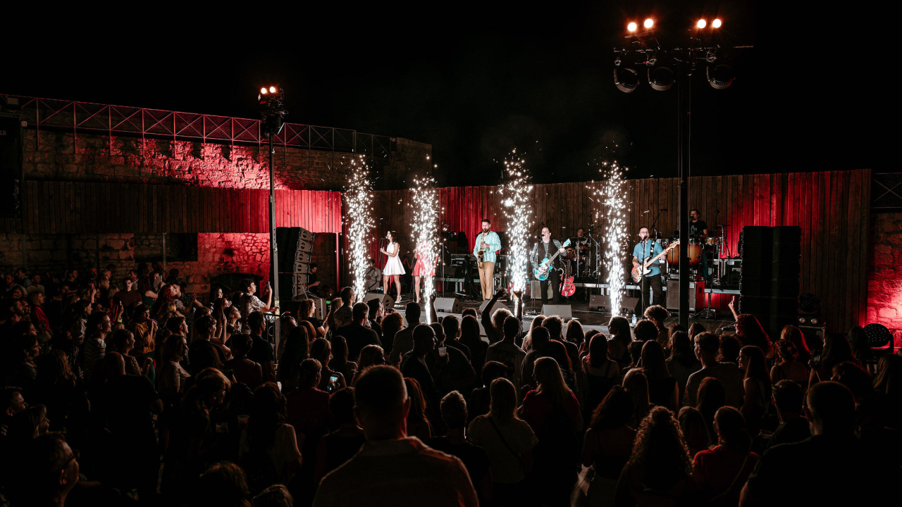 Počelo koncertno ljeto na Tvrđavi sv. Mihovila: Belan proslavio 40 godina karijere i 11 godina pozornice