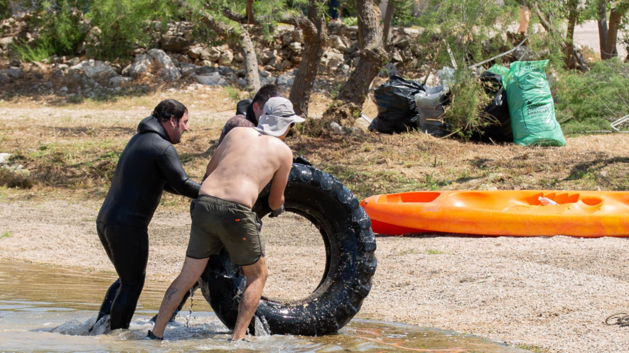 U Žaboriću održana velika eko akcija: Više od 130 volontera očistilo obalu i podmorje