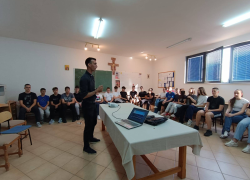 Ured za pastoral mladih predstavio se krizmanicima župe Vidici