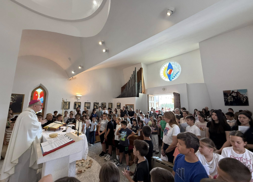Fotografija 4 - Biskup Rogić predvodio misu za kraj školske godine u Katoličkoj osnovnoj školi u Šibeniku