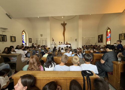 Fotografija 5 - Biskup Rogić predvodio misu za kraj školske godine u Katoličkoj osnovnoj školi u Šibeniku