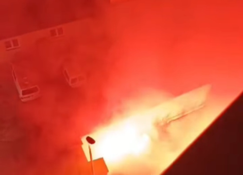 Torcida blokirala centar Šibenika: Navijači zapalili baklje ispred šibenskog zatvora