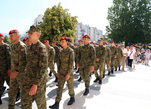 Fotografija 6 - Biskup Rogić predvodio misno slavlje u Kninu povodom blagdana sv. Ante Padovanskog