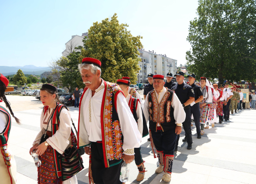 Fotografija 7 - Biskup Rogić predvodio misno slavlje u Kninu povodom blagdana sv. Ante Padovanskog