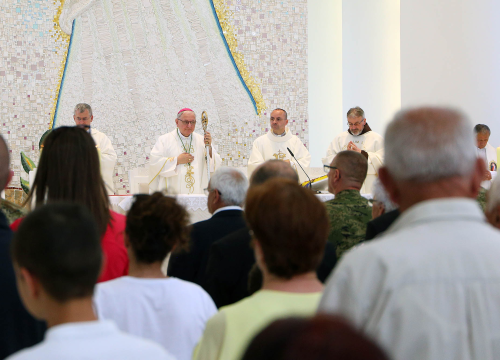 Fotografija 11 - Biskup Rogić predvodio misno slavlje u Kninu povodom blagdana sv. Ante Padovanskog