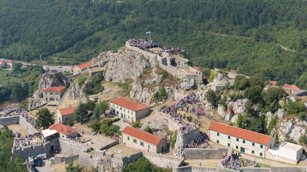 Gradonačelnik Knina čestitao sugrađanima Dan grada: 'Danas slavimo naš identitet i pripadnost gradu'