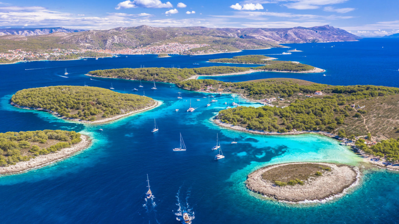 Zalazak sunca i romantične brodske ture za parove