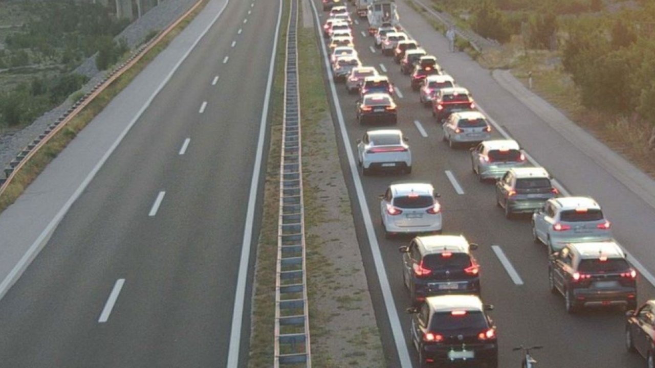 Prometna nesreća na A1 kod Svetog Roka: Potpuno prekinut promet prema jugu