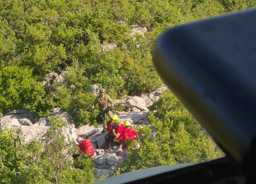 Helikopter HRZ-a sudjelovao u dramatičnoj akciji spašavanja promrzle osobe na Biokovu