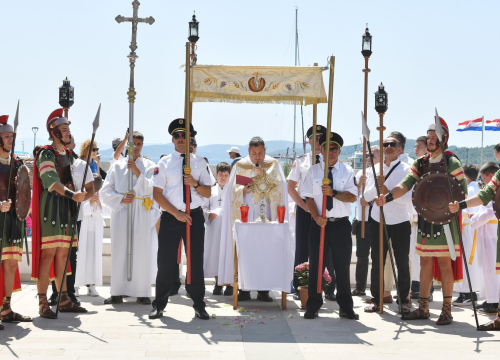 Vjernici u Vodicama obilježili blagdan Tijelova svečanom procesijom