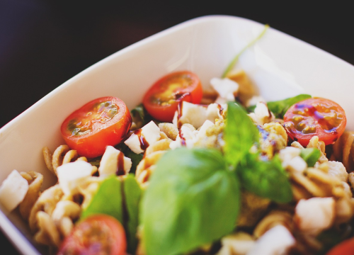 Kada stignu ljetne vrućine, lagane, osvježavajuće salate su idealan izbor za ručak