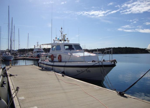 Šibenska pomorska policija u dva dana zbog nedozvoljenog glisiranja kaznila 15 osoba, uglavnom stranaca