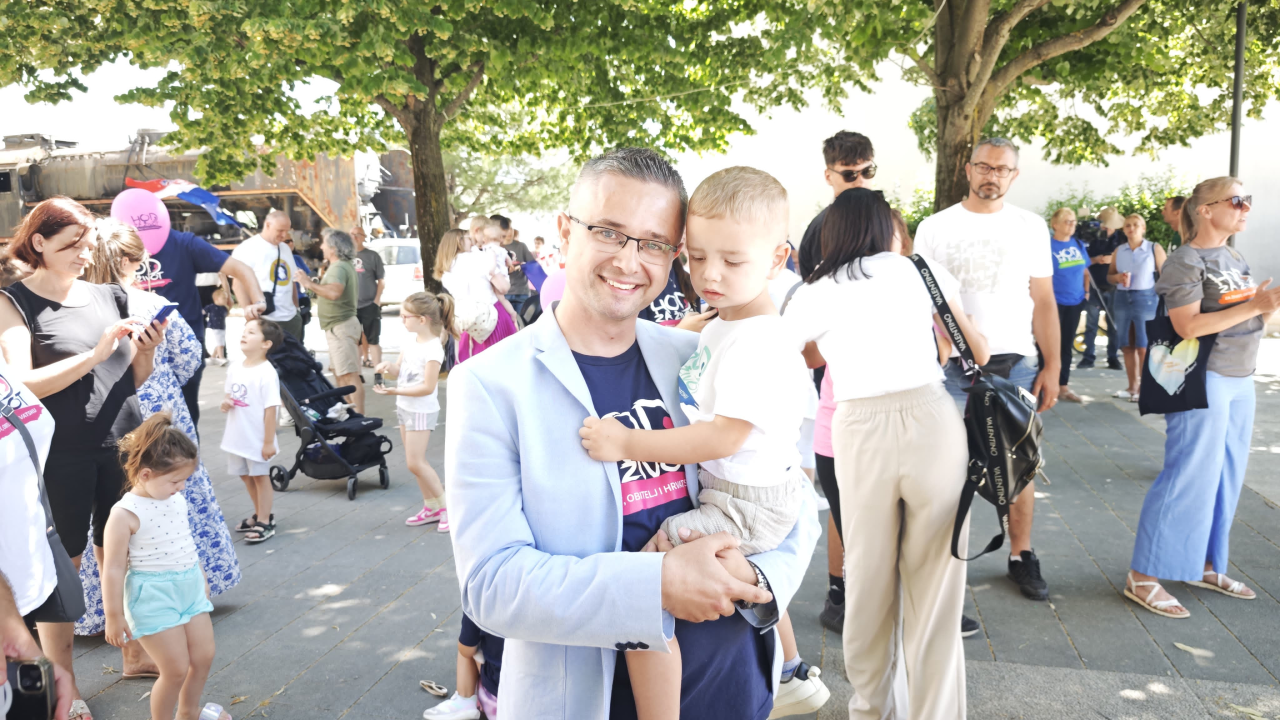 U Kninu održan 'Hod za život': 'Pozivam kolege ginekologe da još jednom razmisle'