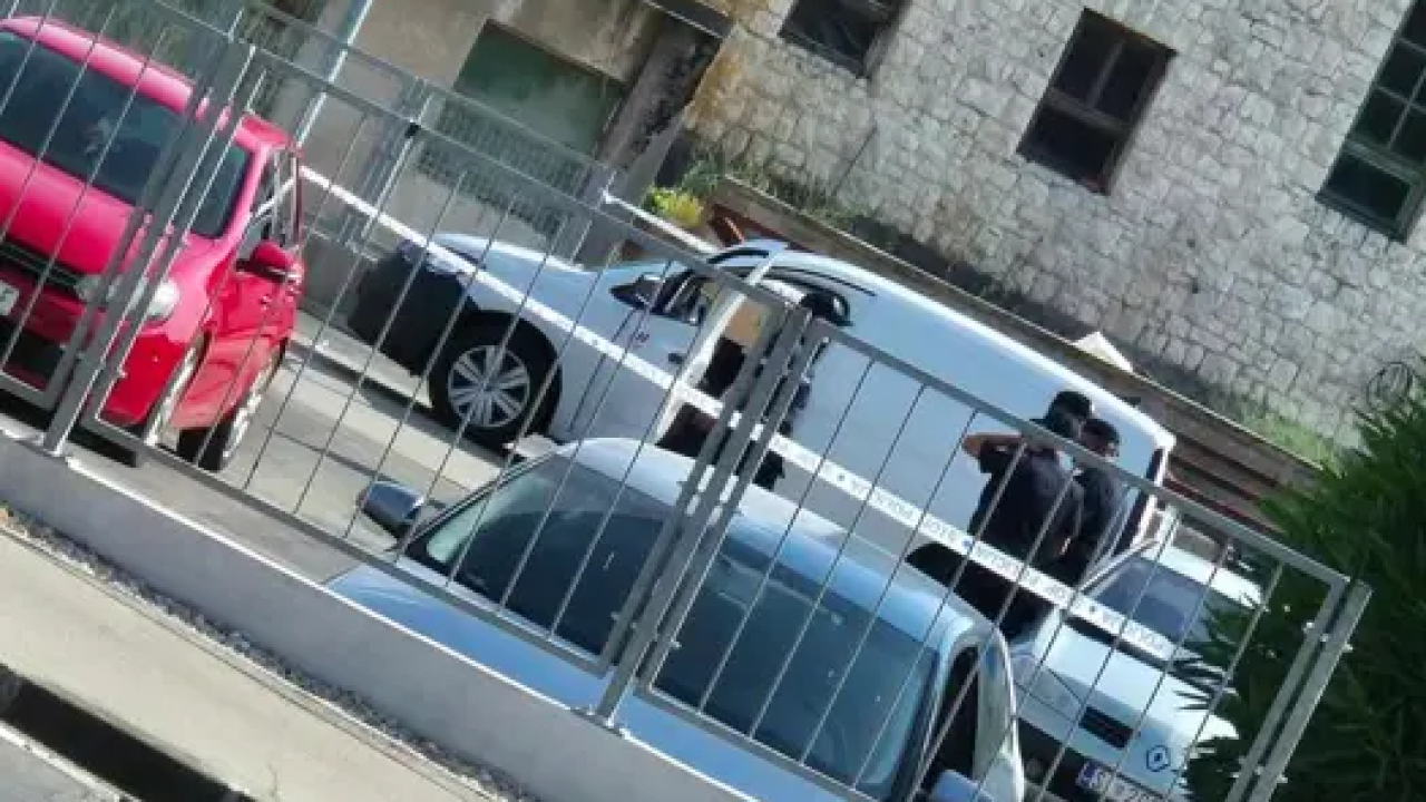 Pucanj kod Kauflanda: Istraživanjem utvrđeno da je mladić (21) nestručnim rukovanjem sam sebe ranio pištoljem